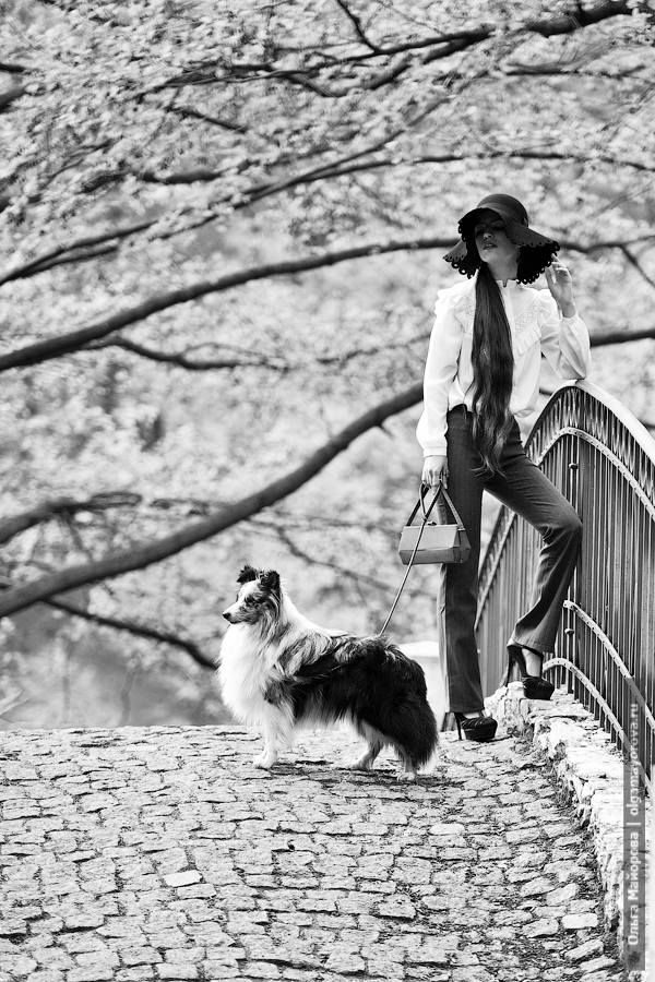 Фото в стиле ретро черно-белое Ольга Майорова фотограф Москва девушка с собакой