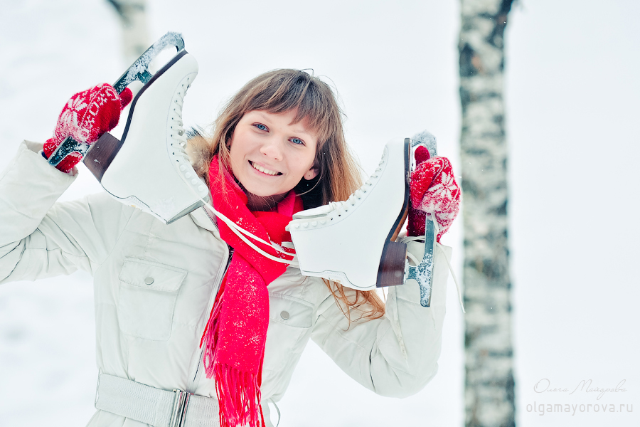 Фотограф в Москве, яркие фото, портреты на природе, фотосессии в Москве, жанровые портреты, зима, снег, красивые девушки, жизнерадостные фото, фото зож, коньки, улыбка, девушка улыбается