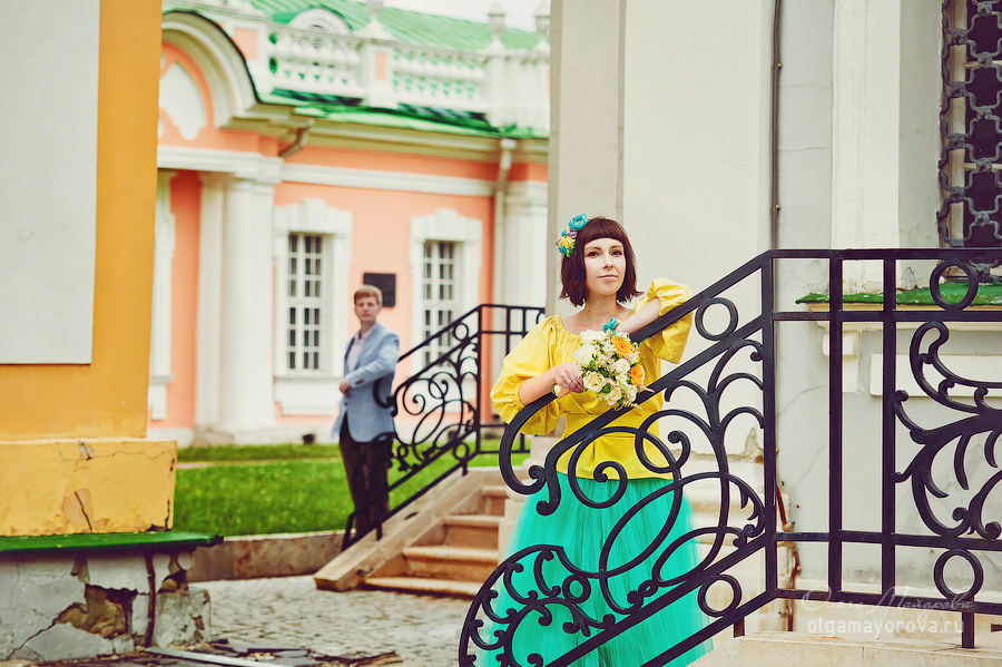 Лав стори фотосессия Анны и Валентина в Кусково влюбленные пара лестница