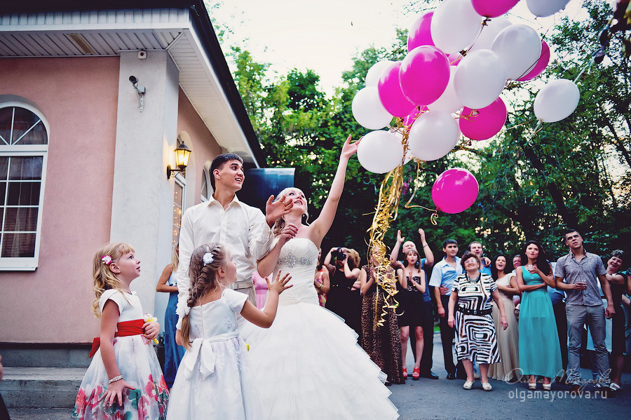 Свадебный фотограф Ольга Майорова свадьба в Королеве прогулка в розарии сокольники